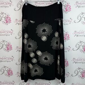Maya skirt fireworks flowers flowy Black and White Floral A-Line Skirt